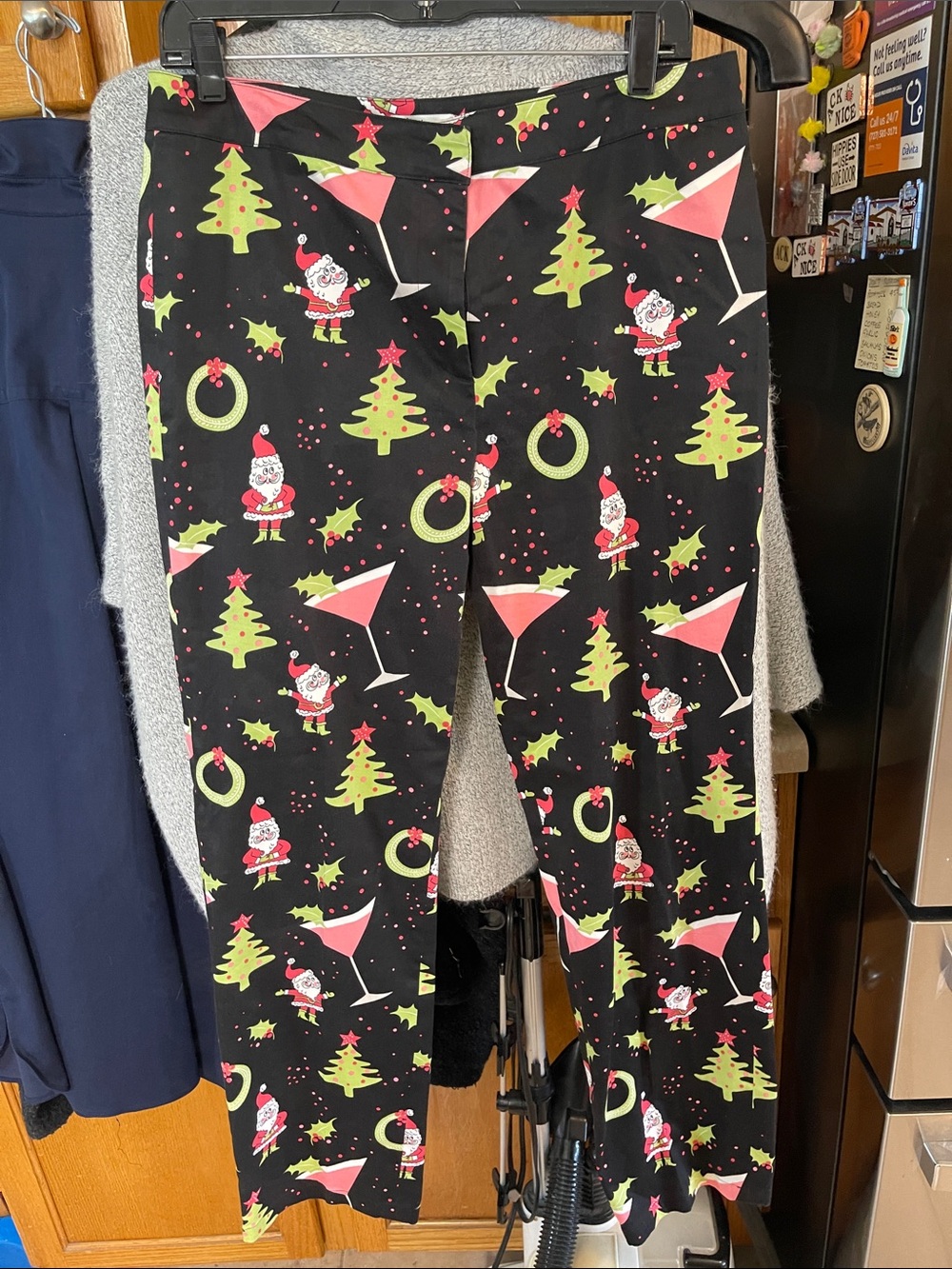 Cali Cali Christmas Pants Size 10 Santa, Martini, Tree, Holly